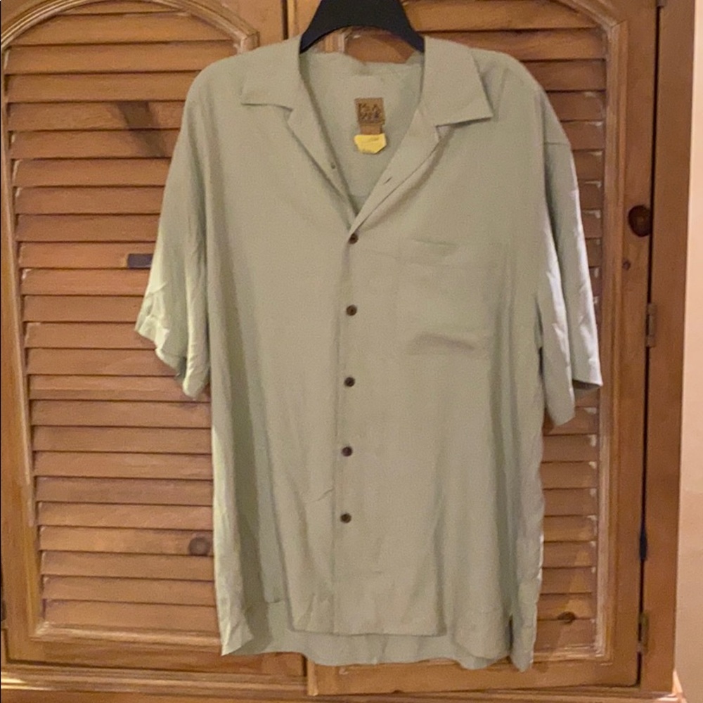 Jos Bank shirt light olive size L  excellent cond